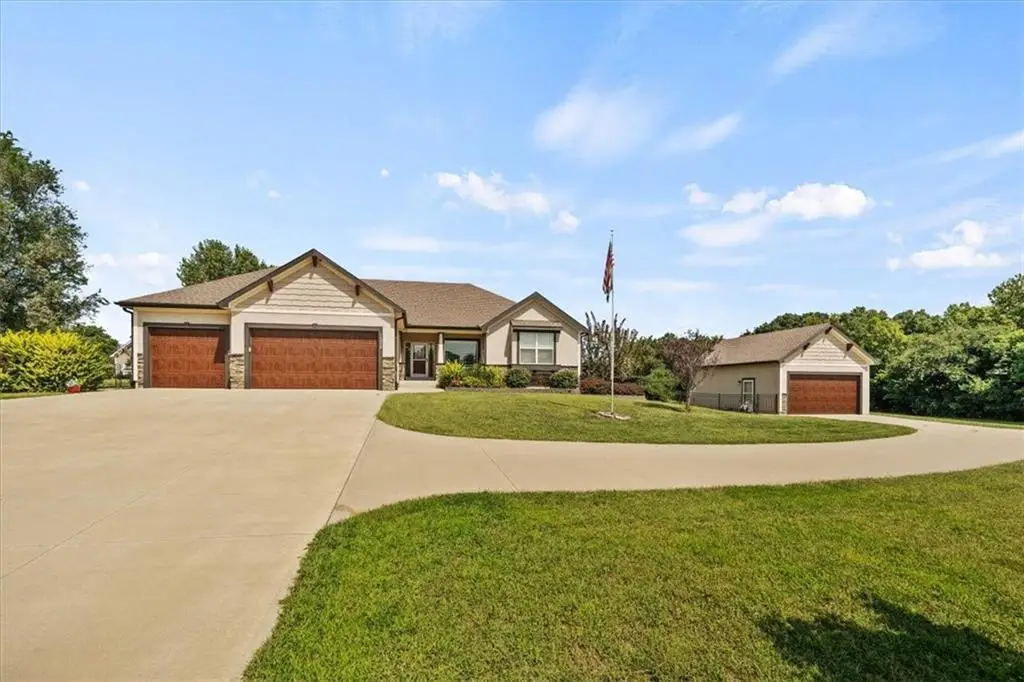 18220 Prairie View Drive, Tonganoxie, KS 66086 - #1