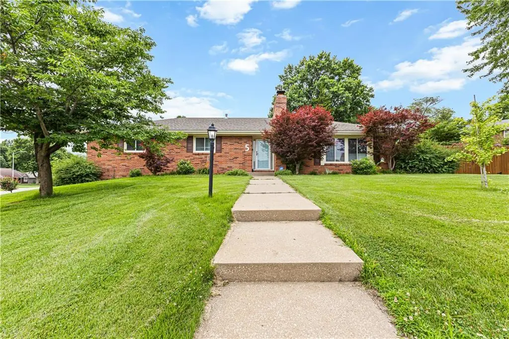 5 S Carriage Drive, Saint Joseph, MO 64506 - #1