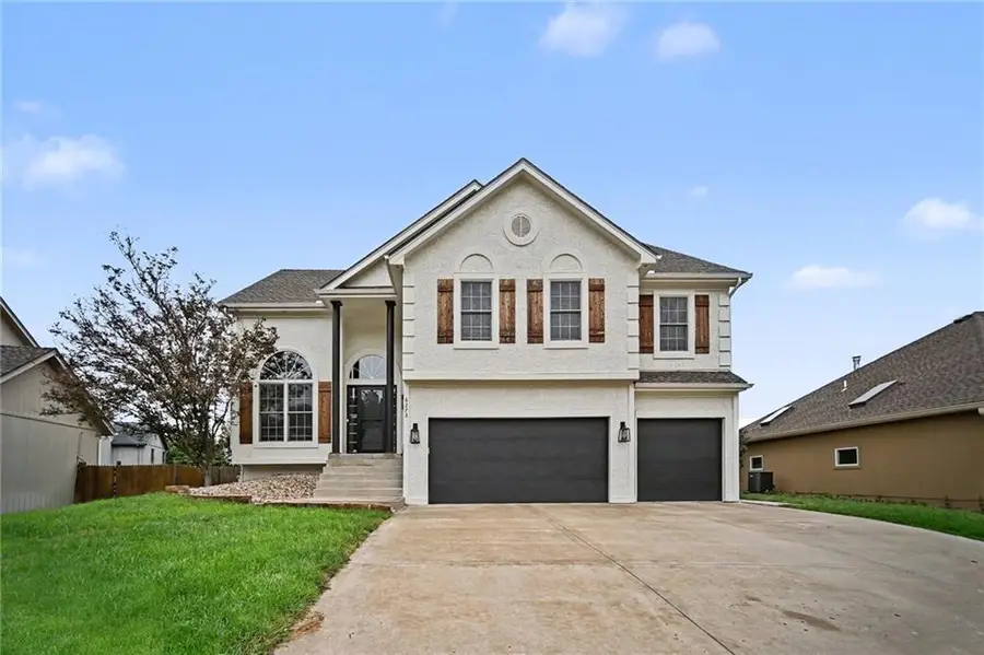 6275 N Nevada Avenue, Parkville, MO 64152 - #2