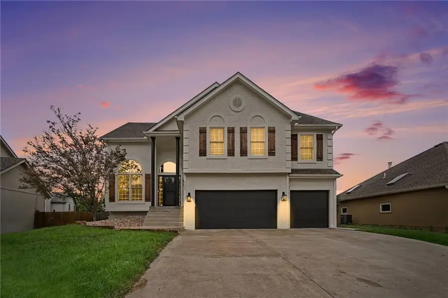 6275 N Nevada Avenue, Parkville, MO 64152 - #3