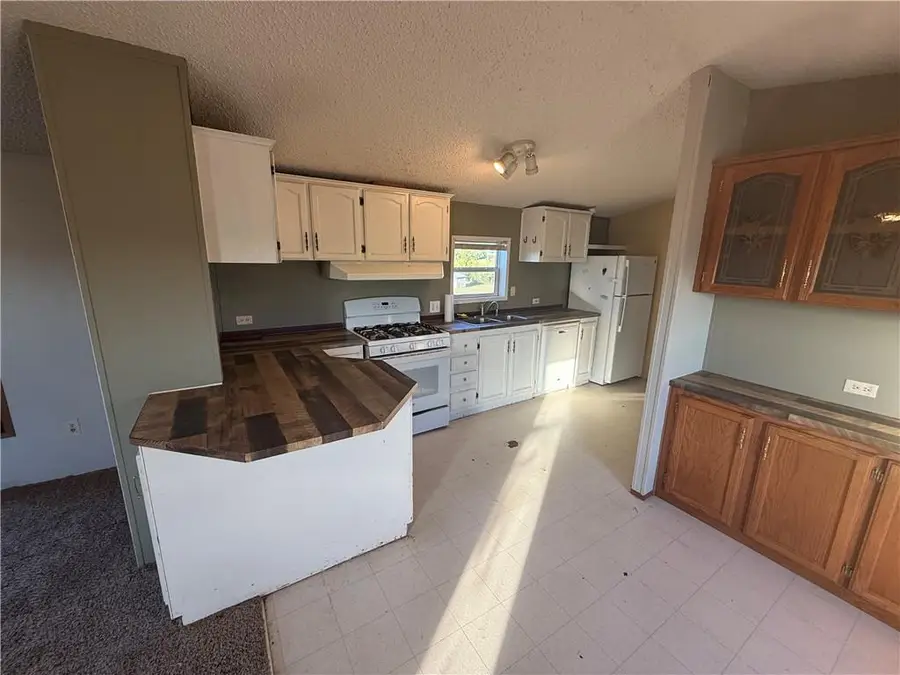 596 Jackson Road, Pomona, KS 66076 - #2