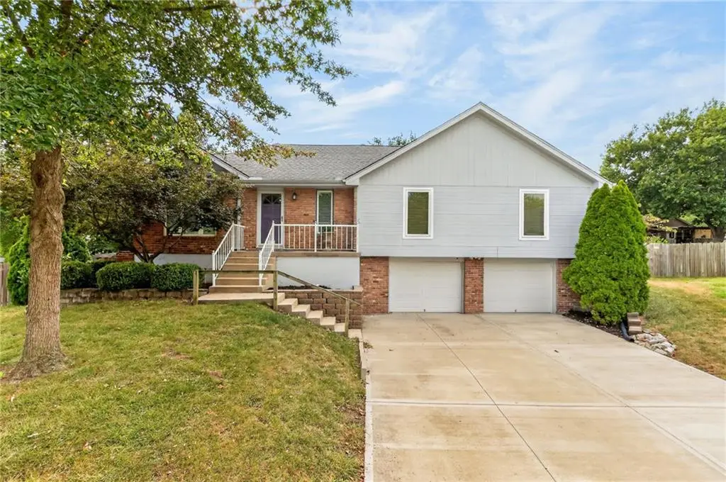 906 NW Chestnut Circle, Blue Springs, MO 64015 - #1