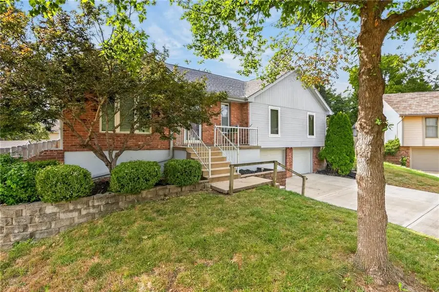 906 NW Chestnut Circle, Blue Springs, MO 64015 - #3