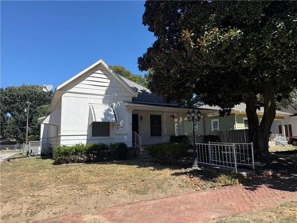 714 W 8th Street, Pittsburg, KS 66762 - #1