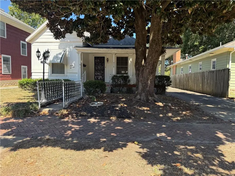 714 W 8th Street, Pittsburg, KS 66762 - #2
