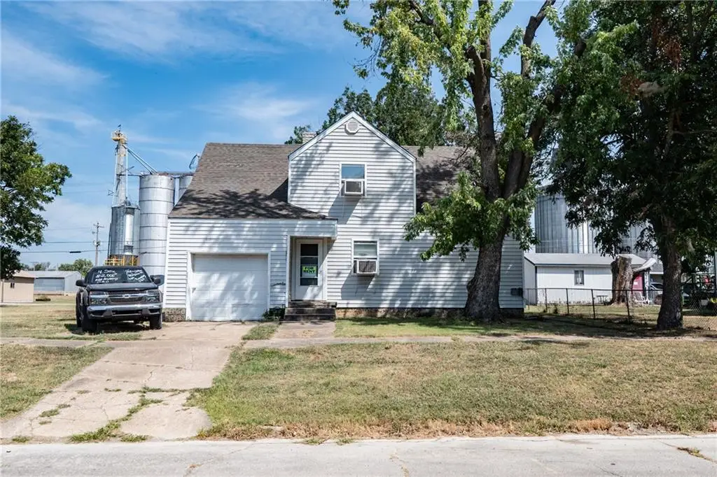 610-612 W Sycamore Street, Independence, KS 67301 - #1