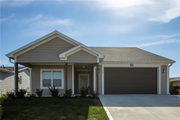 413 NE Poplar Court, Oak Grove, MO 64075