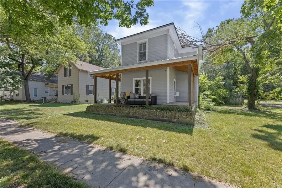 324 W 3rd Avenue, Garnett, KS 66032 - #2