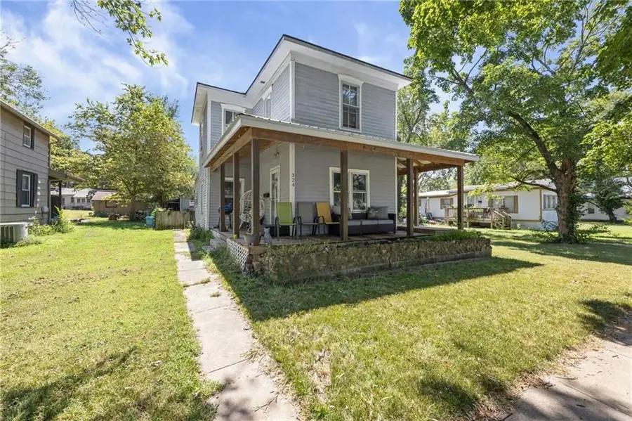 324 W 3rd Avenue, Garnett, KS 66032 - #3