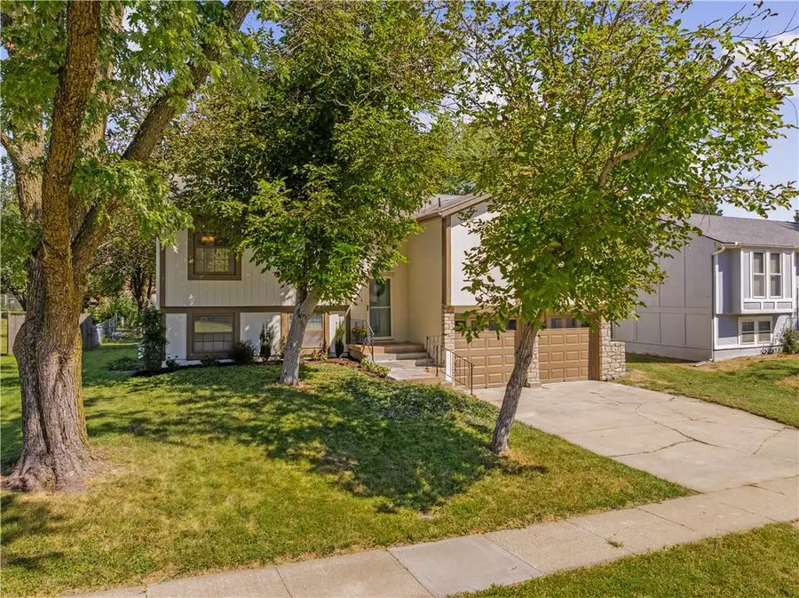 2116 E Mohawk Drive, Olathe, KS 66062 - #2