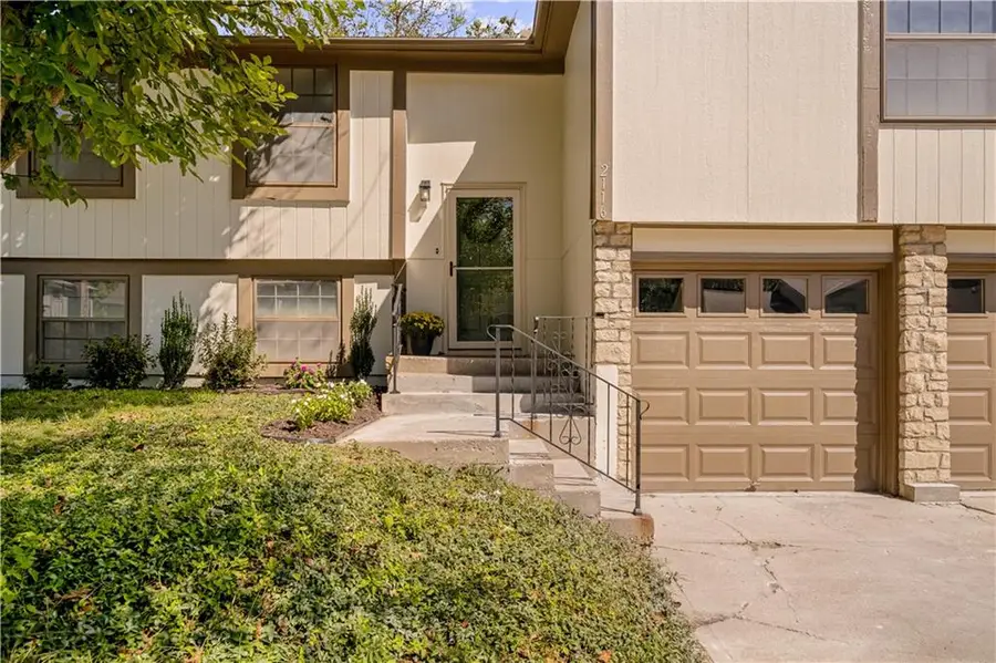 2116 E Mohawk Drive, Olathe, KS 66062 - #3