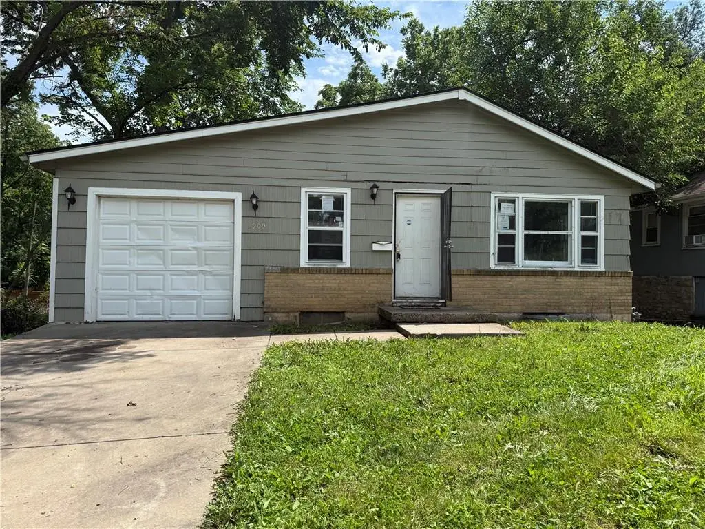 3909 E 58th Street, Kansas City, MO 64130 - #1