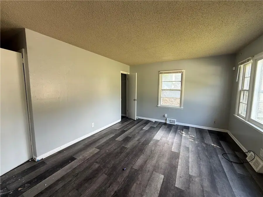 3909 E 58th Street, Kansas City, MO 64130 - #2