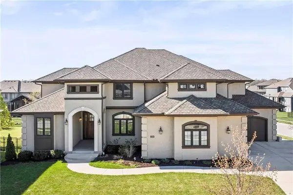 11315 W 166th Terrace, Overland Park, KS 66221