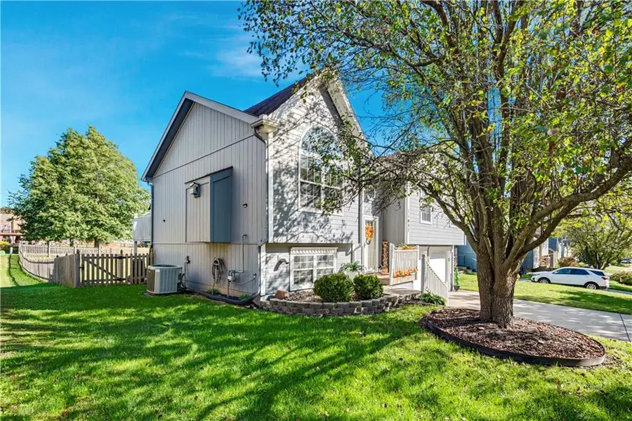 11037 N Lewis Avenue, Kansas City, MO 64157 - #2