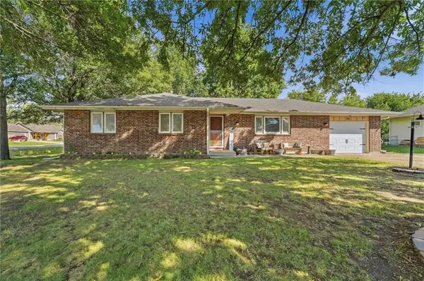 98 E Beulah Street, Garden City, MO 64747