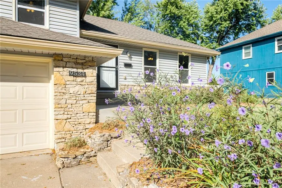 9534 Connell Drive, Overland Park, KS 66212 - #3
