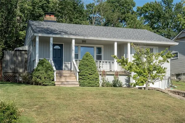 136 NW North Shore Drive, Kansas City, MO 64151