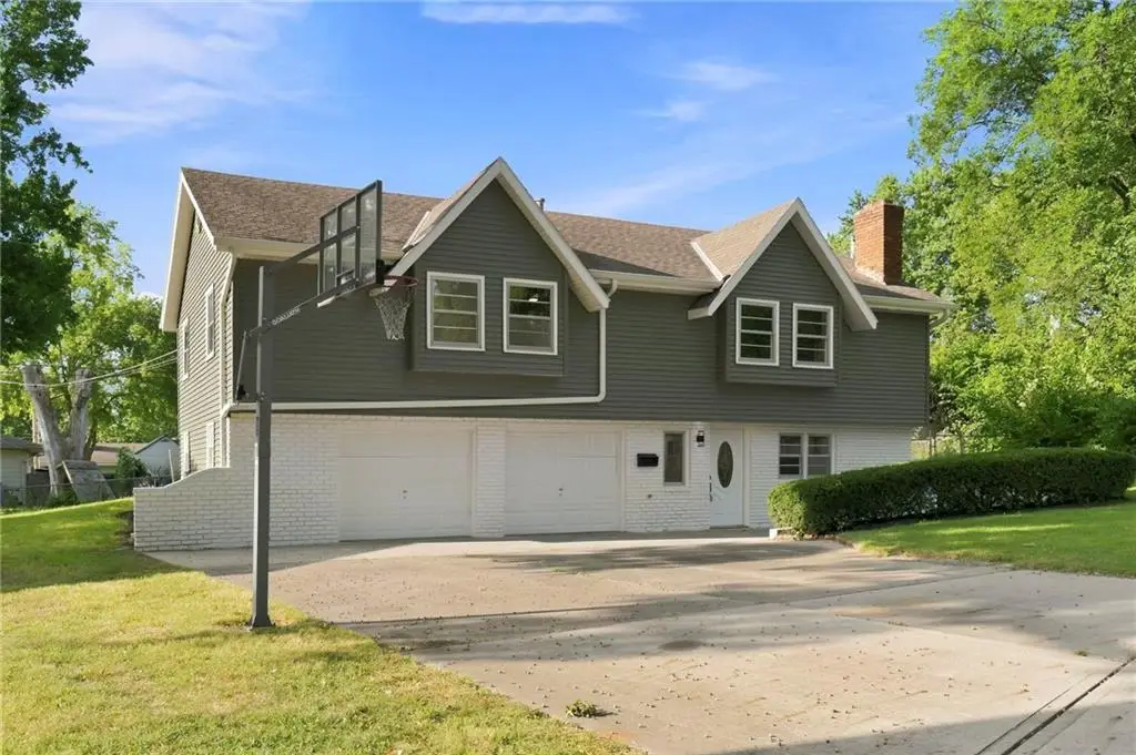 6415 W 73rd Terrace, Overland Park, KS 66204 - #1
