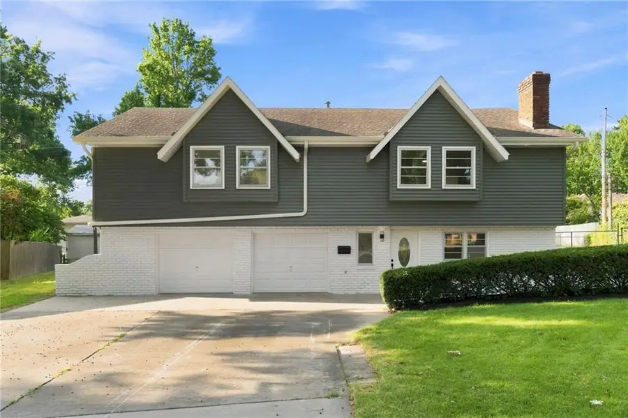 6415 W 73rd Terrace, Overland Park, KS 66204 - #2
