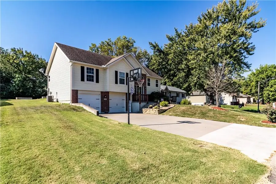 942 E Market Street, Warrensburg, MO 64093 - #3