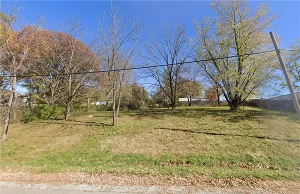 4801 NW Waukomis Drive, Northmoor, MO 64151