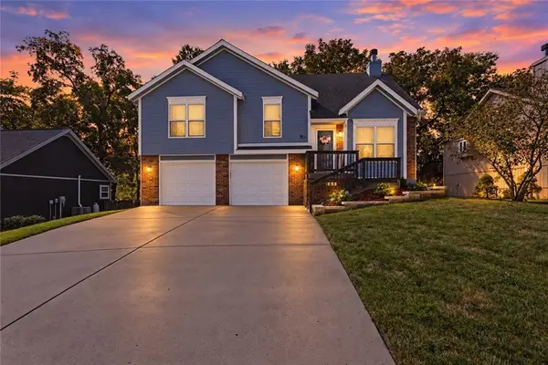 207 Lakeview Drive, Smithville, MO 64089