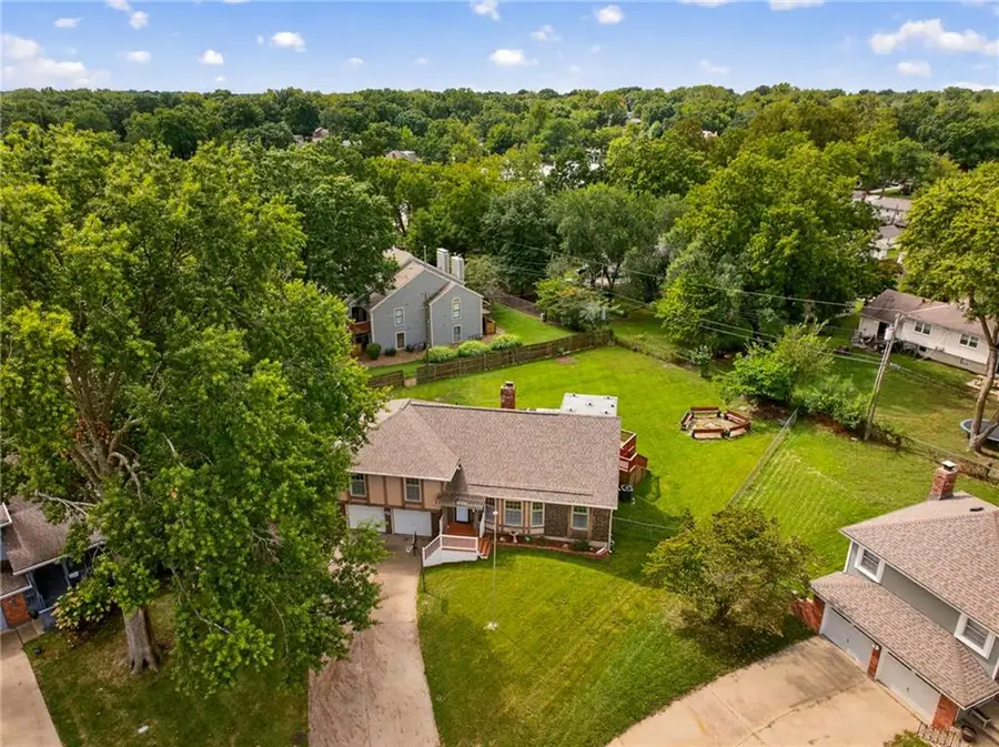 5725 Earnshaw Street, Shawnee, KS 66216 - #2