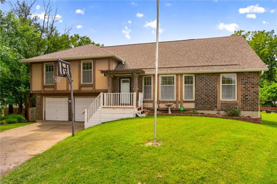 5725 Earnshaw Street, Shawnee, KS 66216 - #3