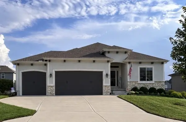 1515 SW Arbor Falls Drive, Lee's Summit, MO 64082