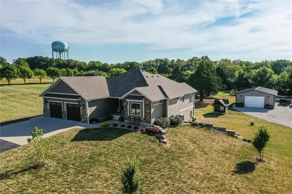 26009 S Summit Road, Harrisonville, MO 64701