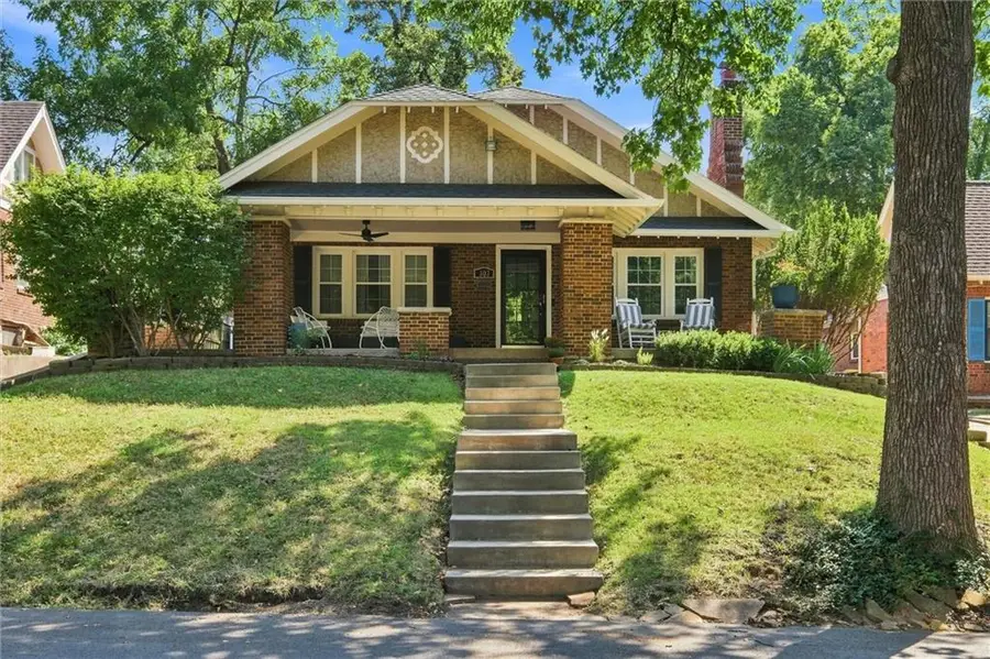 303 E 66th Street, Kansas City, MO 64113 - #3