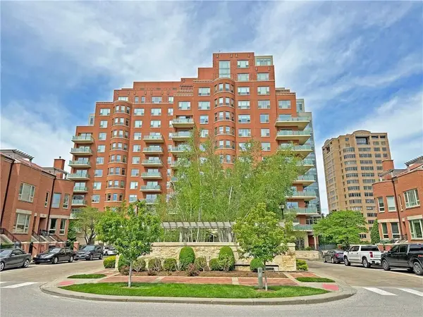 4950 Central Street #302, Kansas City, MO 64112
