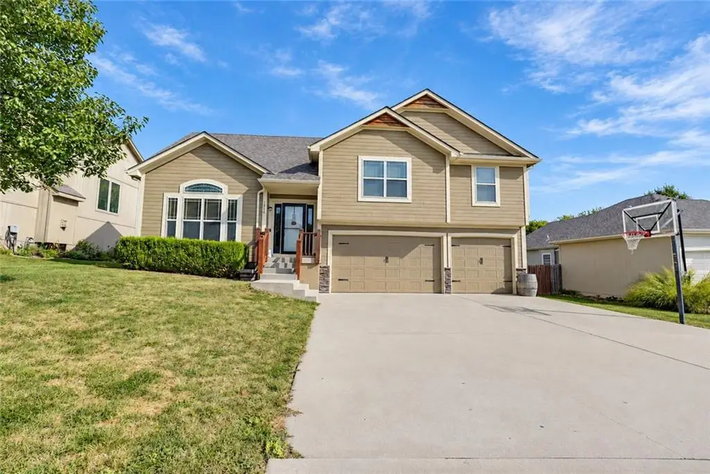 1900 Curtis Drive, Greenwood, MO 64034 - #1