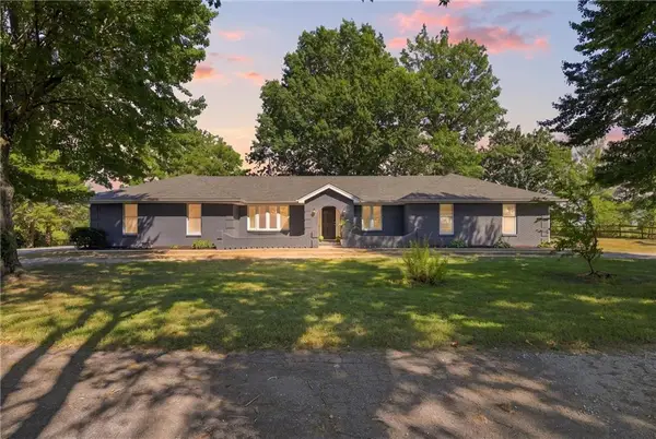 16413 Quinn Road, Smithville, MO 64089