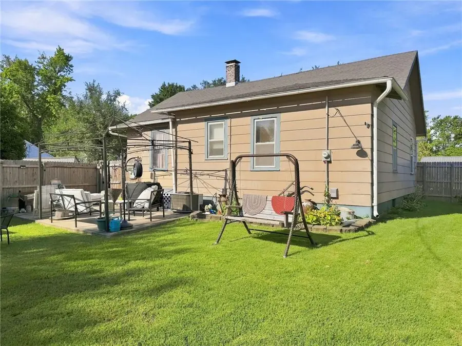 915 Woodward Street, Chillicothe, MO 64601 - #3