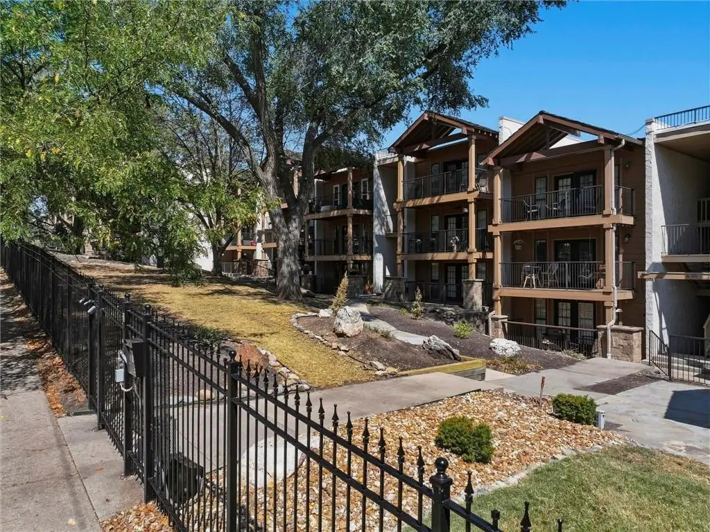 4727 Jarboe Street #41, Kansas City, MO 64112 - #1