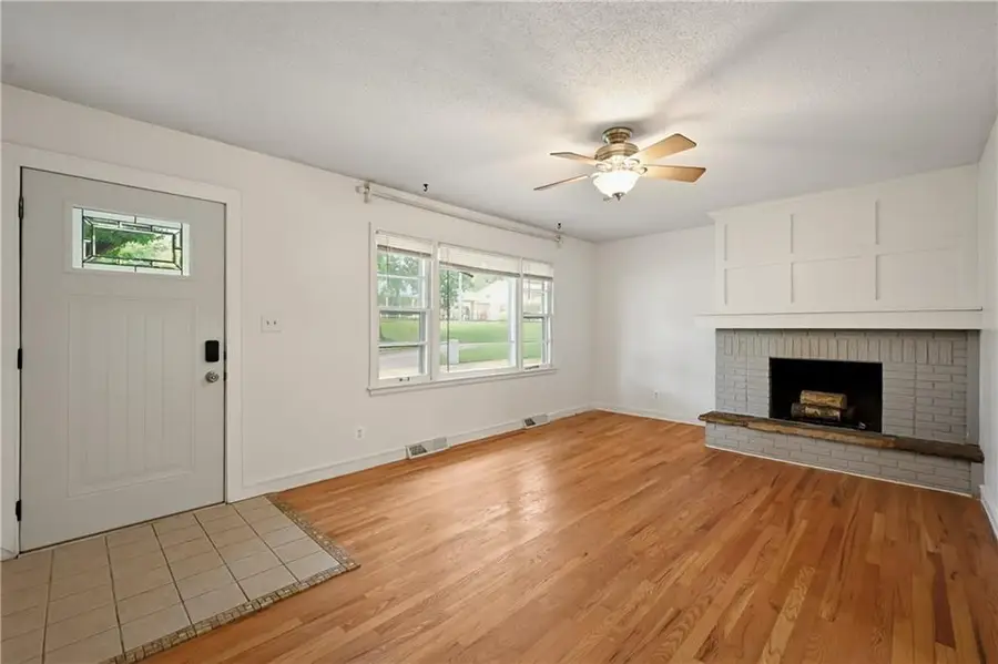 5501 N Highland Avenue, Kansas City, MO 64118 - #3