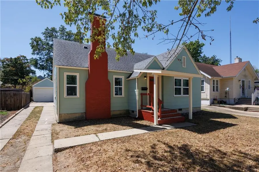 1213 W 3rd Street, Coffeyville, KS 67337 - #2