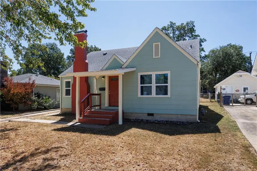 1213 W 3rd Street, Coffeyville, KS 67337 - #3