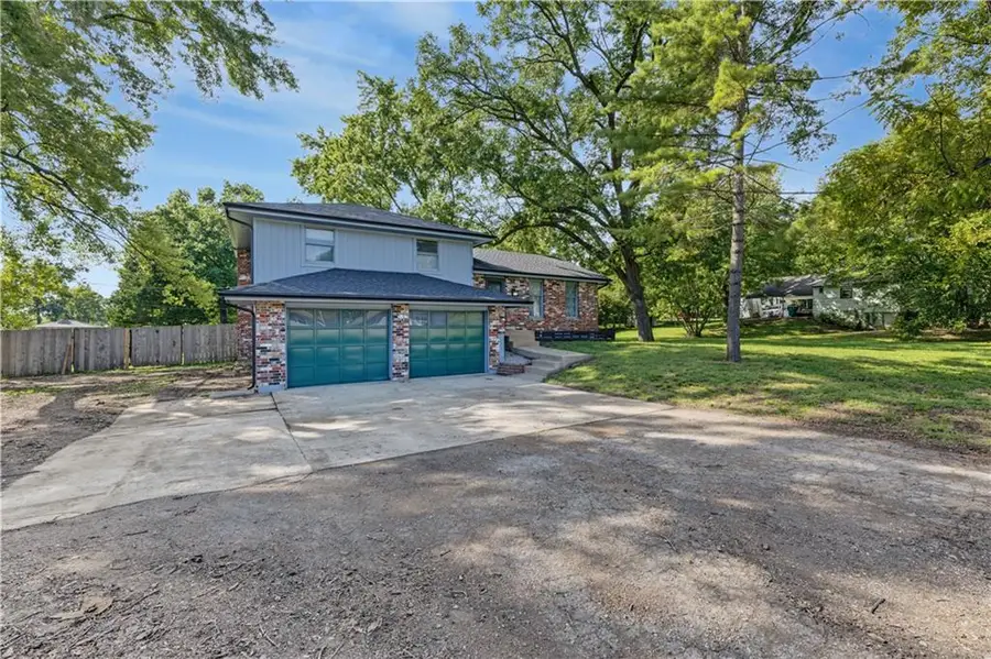 506 S Mulberry Street, Louisburg, KS 66053 - #2