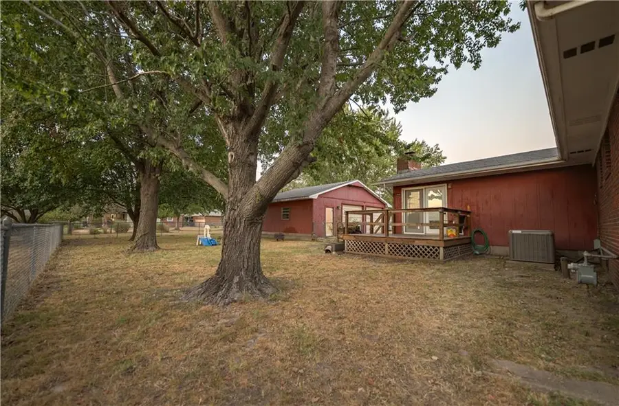 2206 W 1st Street, Coffeyville, KS 67337 - #2