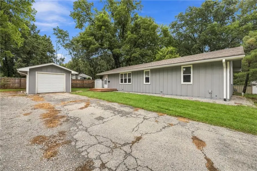 313 SW 18th Terrace, Blue Springs, MO 64015 - #2