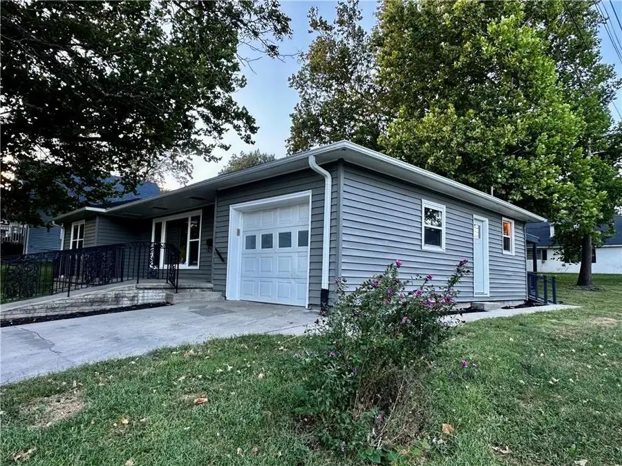203 W 11th Street, Maryville, MO 64468 - #3