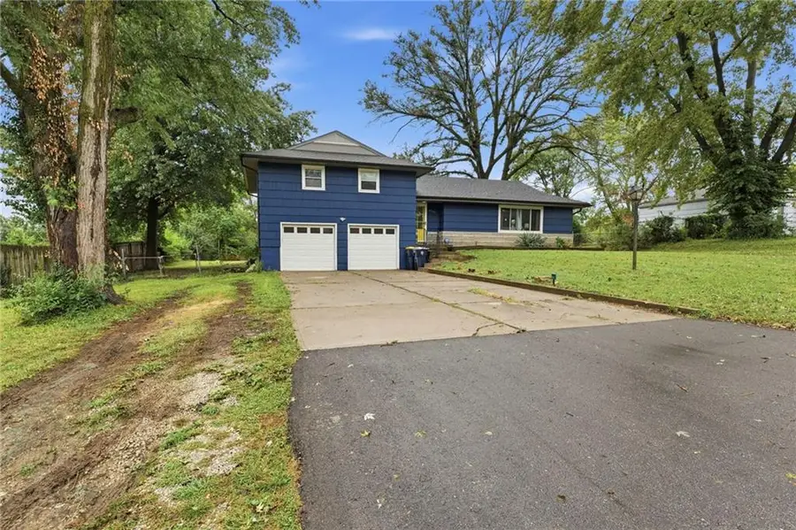 8109 E 99th Terrace, Kansas City, MO 64134 - #2