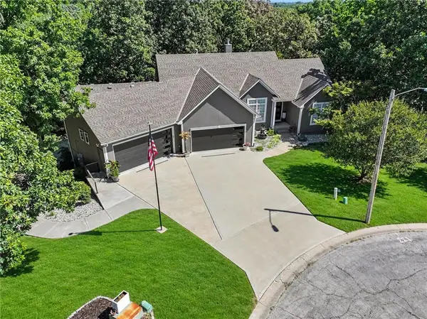 929 NE Emily Lane, Lee's Summit, MO 64086