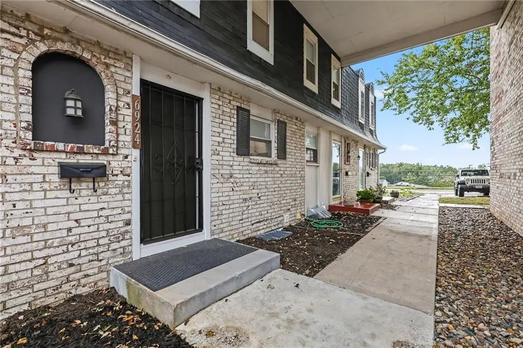 6924 NW Chapel Woods Lane, Kansas City, MO 64152 - #1