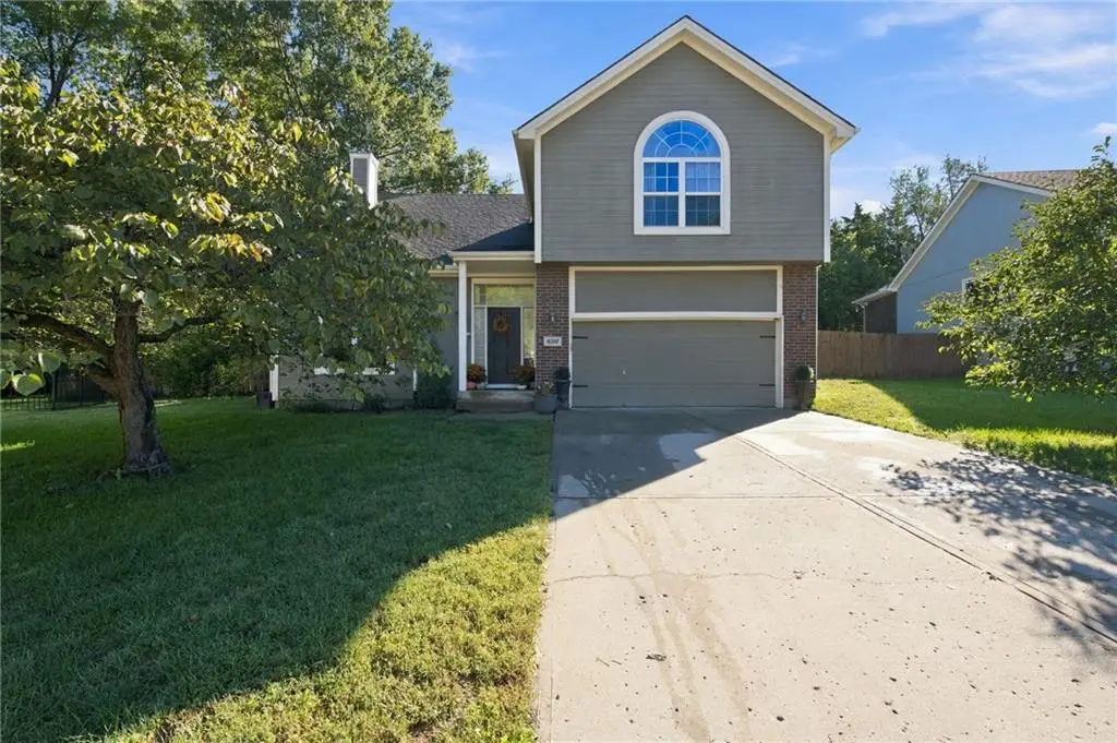 18207 Rollins Drive, Smithville, MO 64089 - #1
