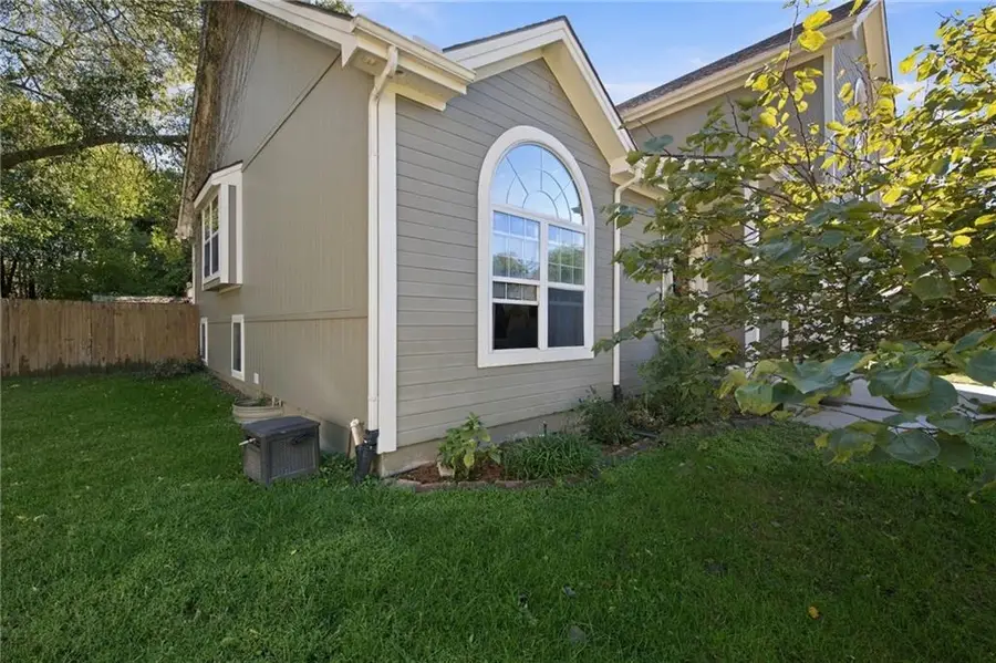18207 Rollins Drive, Smithville, MO 64089 - #3