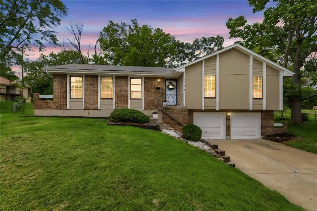 1718 E 97th Terrace, Kansas City, MO 64131 - #1
